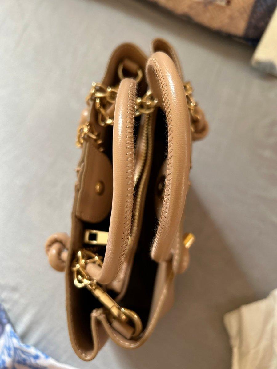 Sac à main femme beige chic - Bandoulière dorée - Style luxe, 2/5