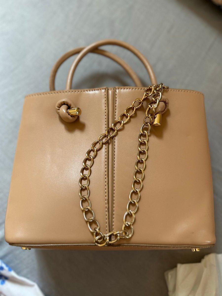 Sac à main femme beige chic - Bandoulière dorée - Style luxe