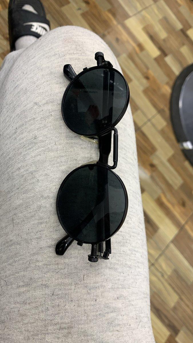 Round Black Retro Sunglasses – Unisex