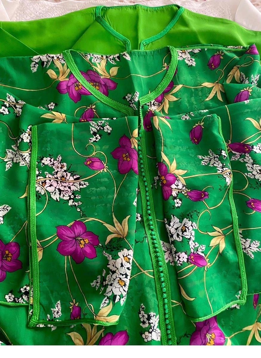 Caftan marocain vert floral avec ceinture dorée, 2/4