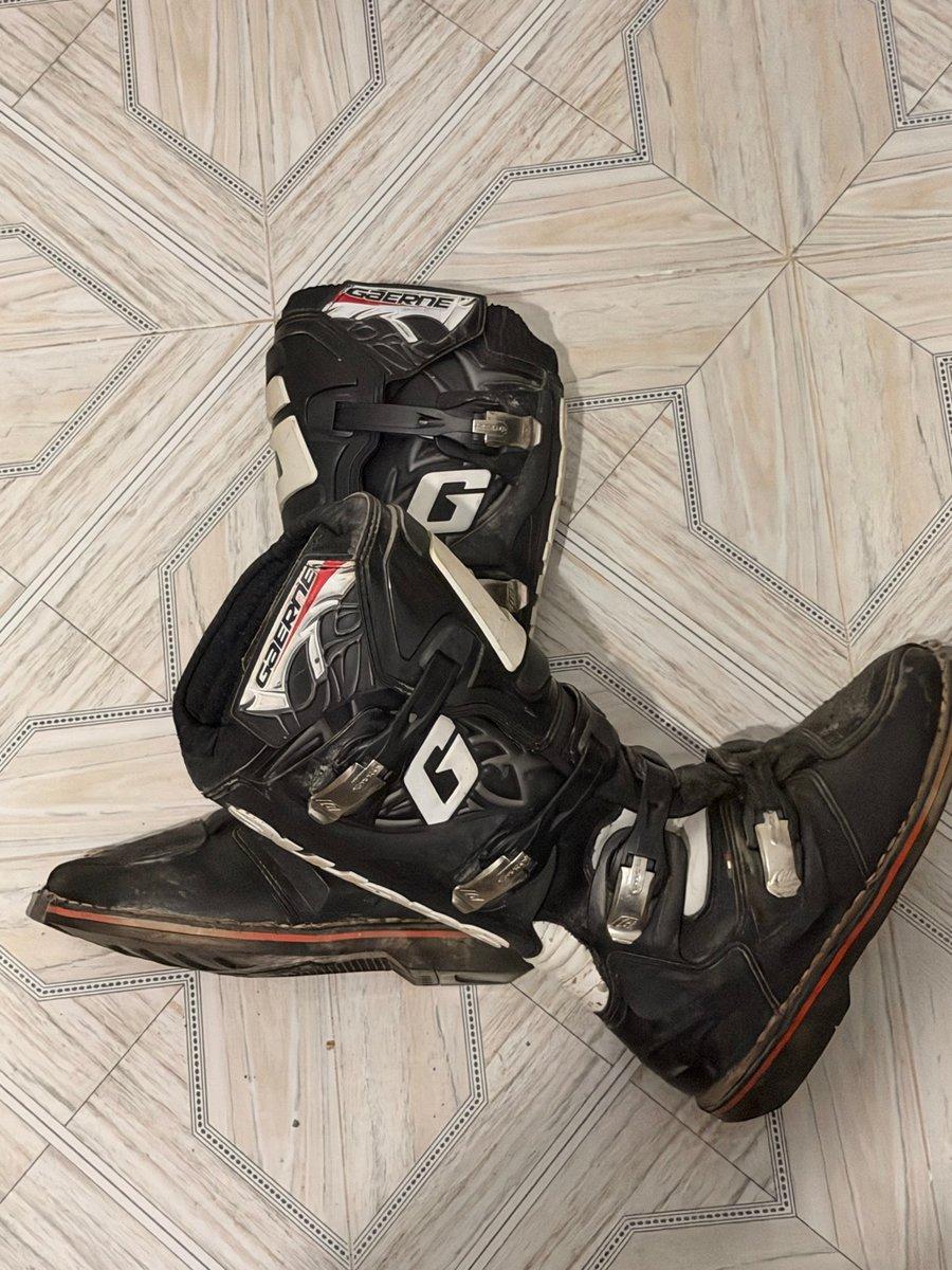 Botte taille 42 Marka: Gaerne - Italy - mzyana bzaf • Type: Moto cross / Quad • L7ala: Mosta3mala, b