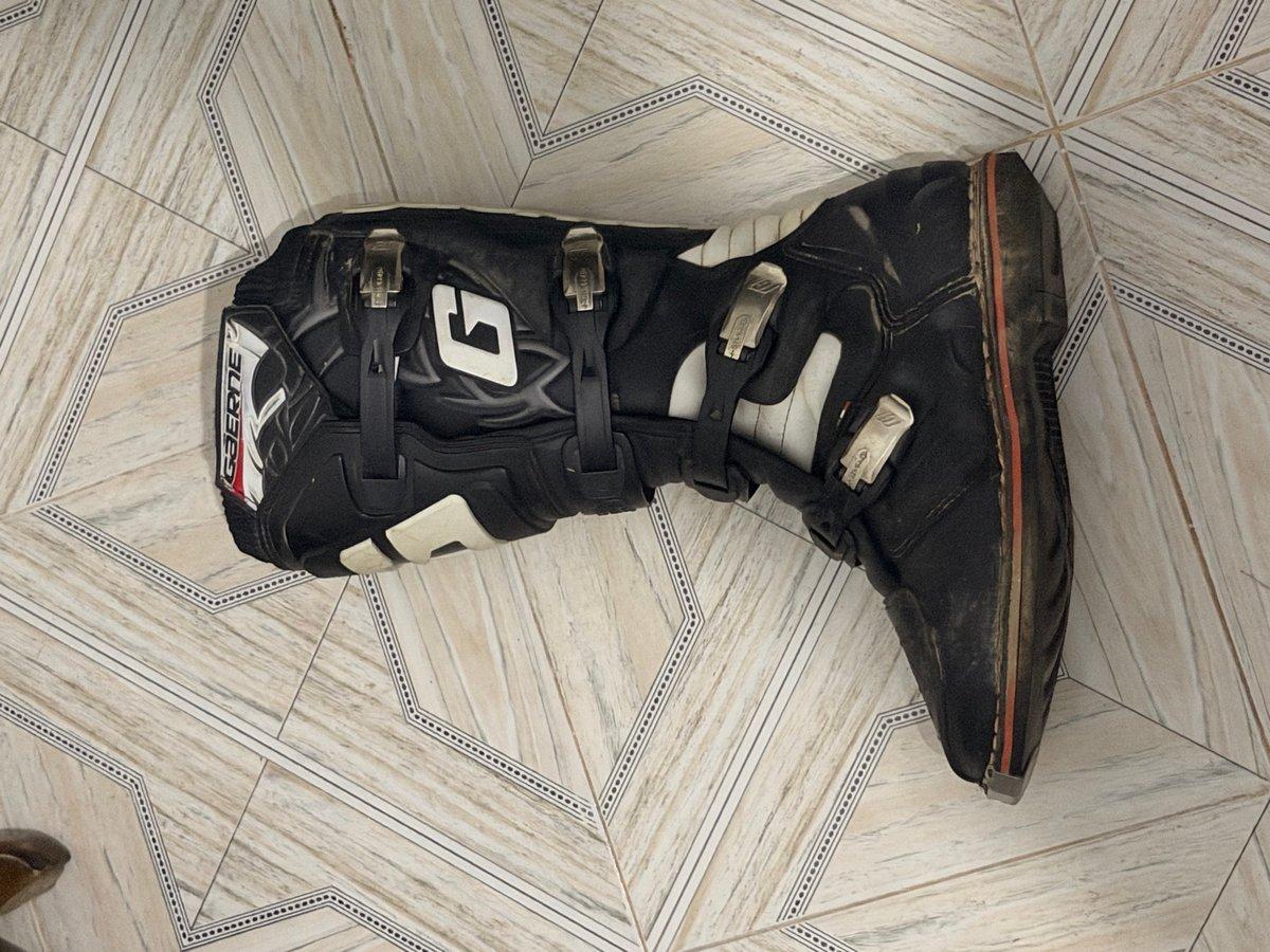 Botte taille 42 Marka: Gaerne - Italy - mzyana bzaf • Type: Moto cross / Quad • L7ala: Mosta3mala, b, 2/4