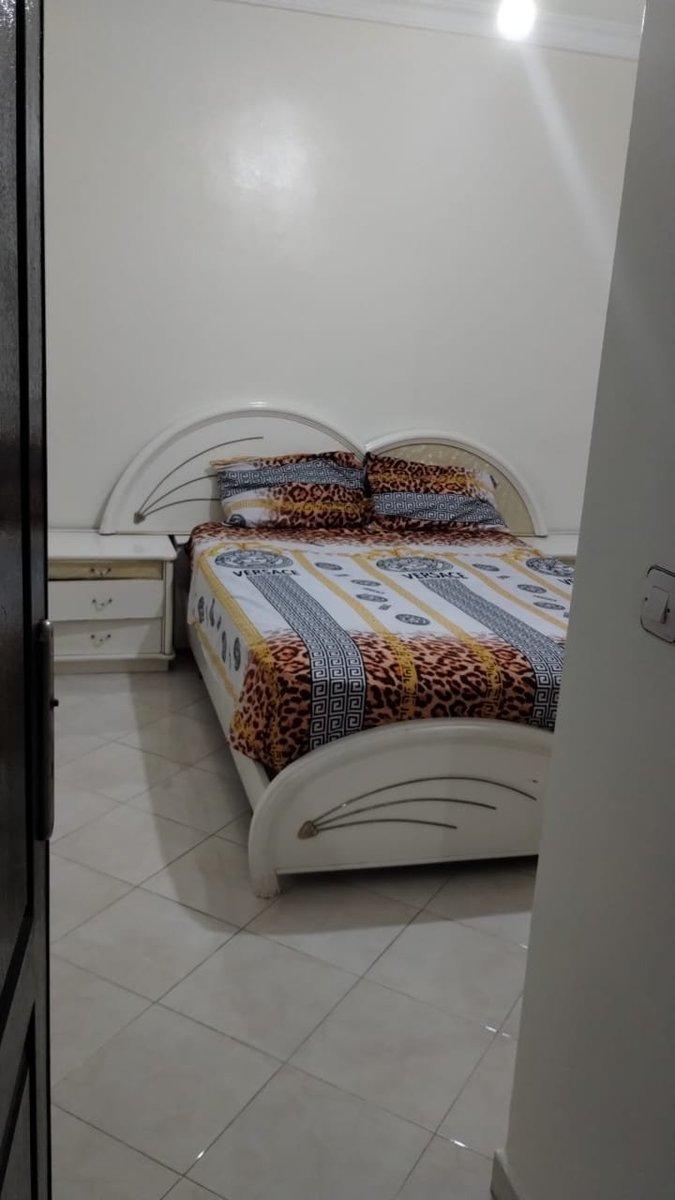 شقة مفروشة للكراء اليومي بطنجة قرب الملعب الكبير بدون وسيط قريبة لجميع المرافق, 2/5