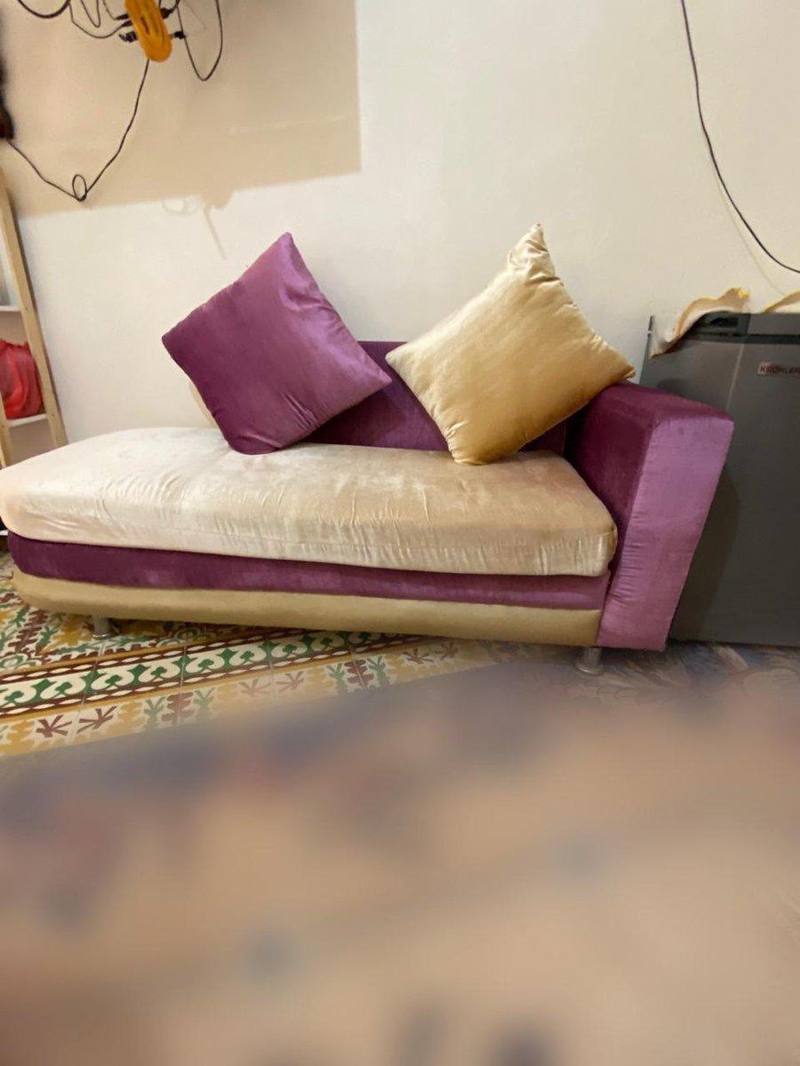 Canapé violet et beige avec coussins باقين جداد او نقين 150و تاني 170, 2/6