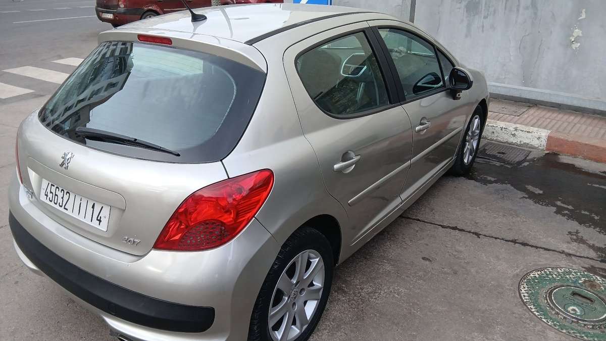 Peugeot 207 année 2008 ded 2018 1 main au maroc