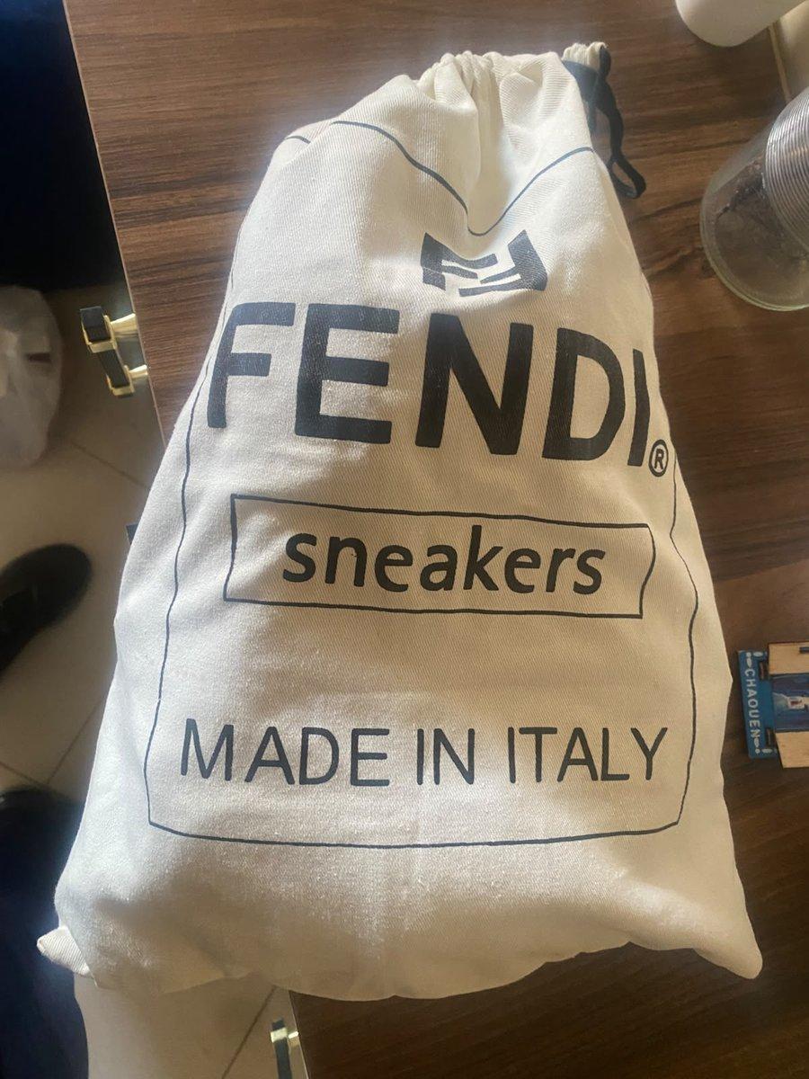 Baskets Fendi Roma avec zip décoratif, bon état, 2/2
