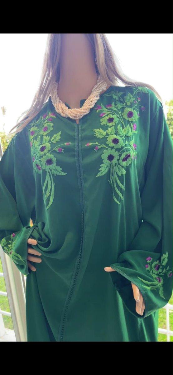 Caftan marocain traditionnel vert brodé, 2/3