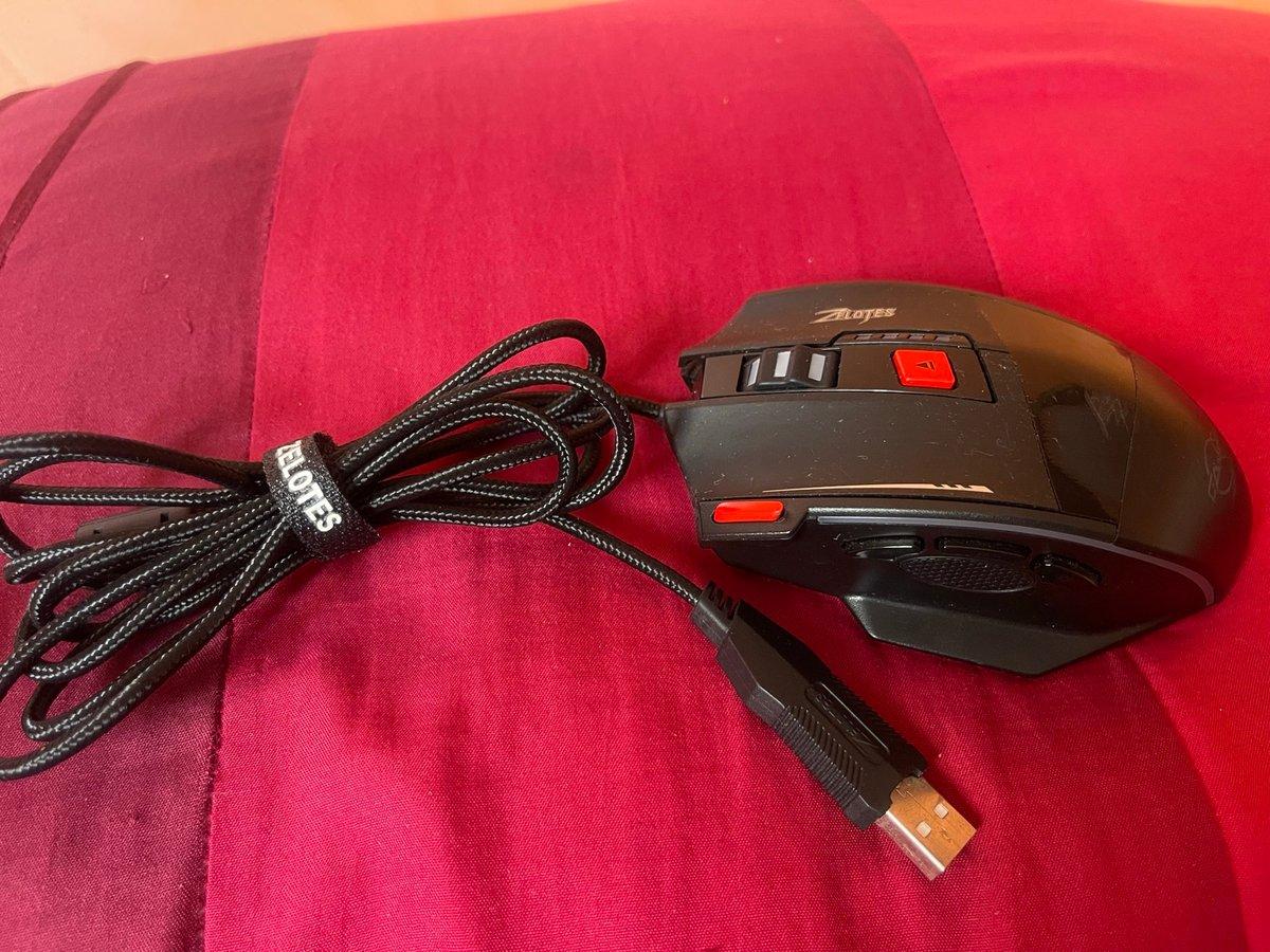Souris gaming de pc très bon état et bon prix