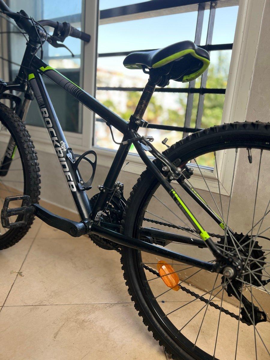 Vélo de montagne Rockrider noir et vert, 2/3