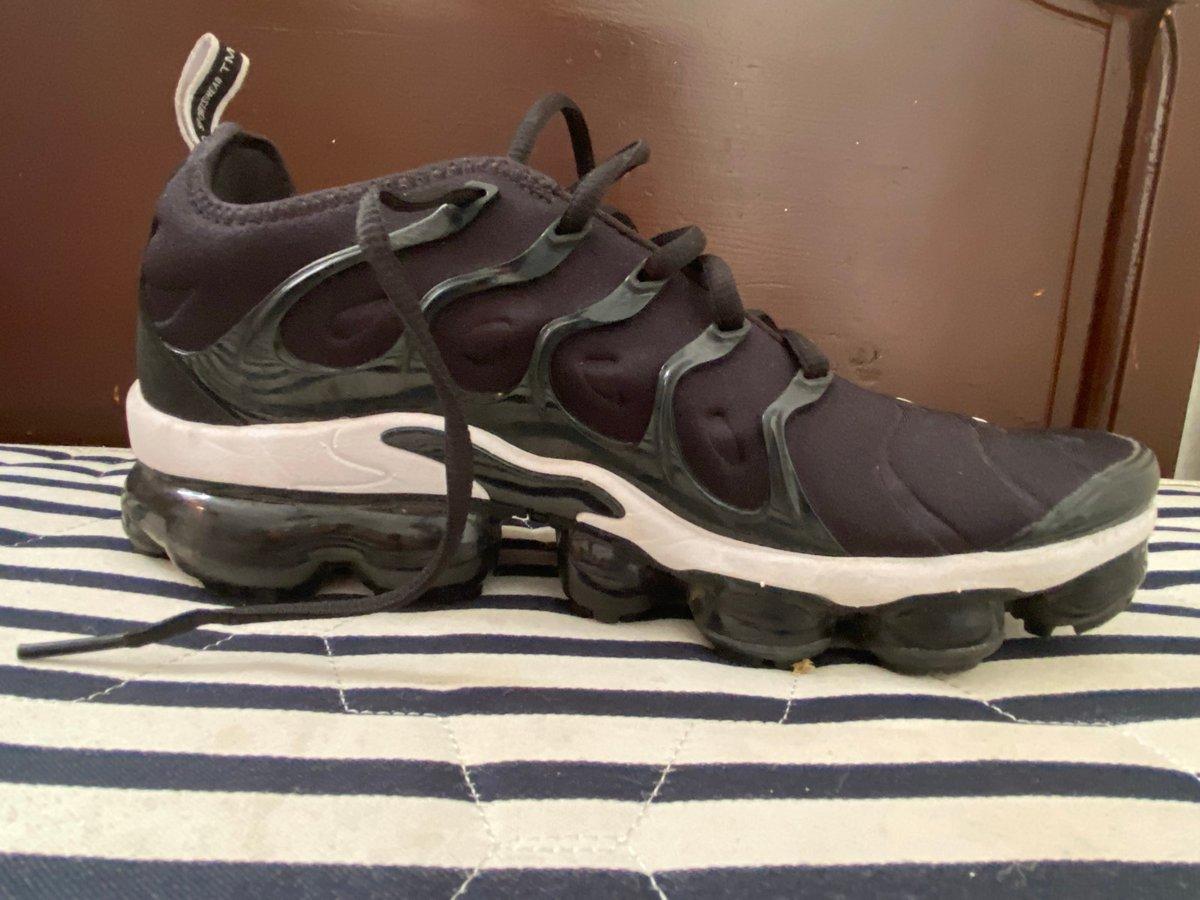 Nike Air Vapormax plus noire avec detaille blanc
