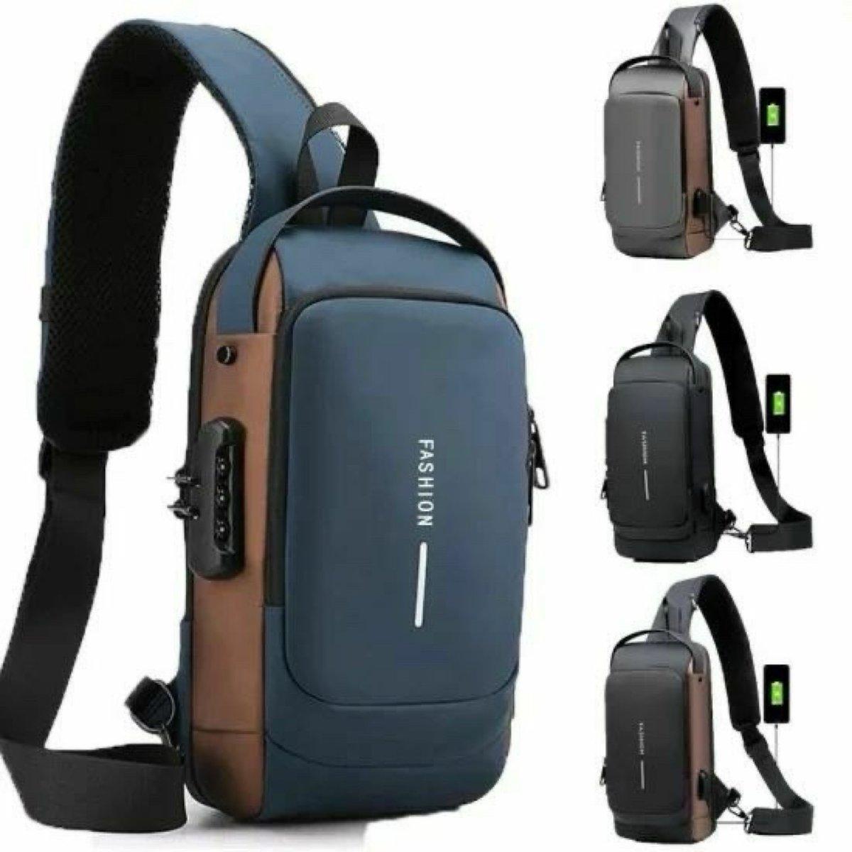 Sac à dos crossbody avec port USB bleu marine