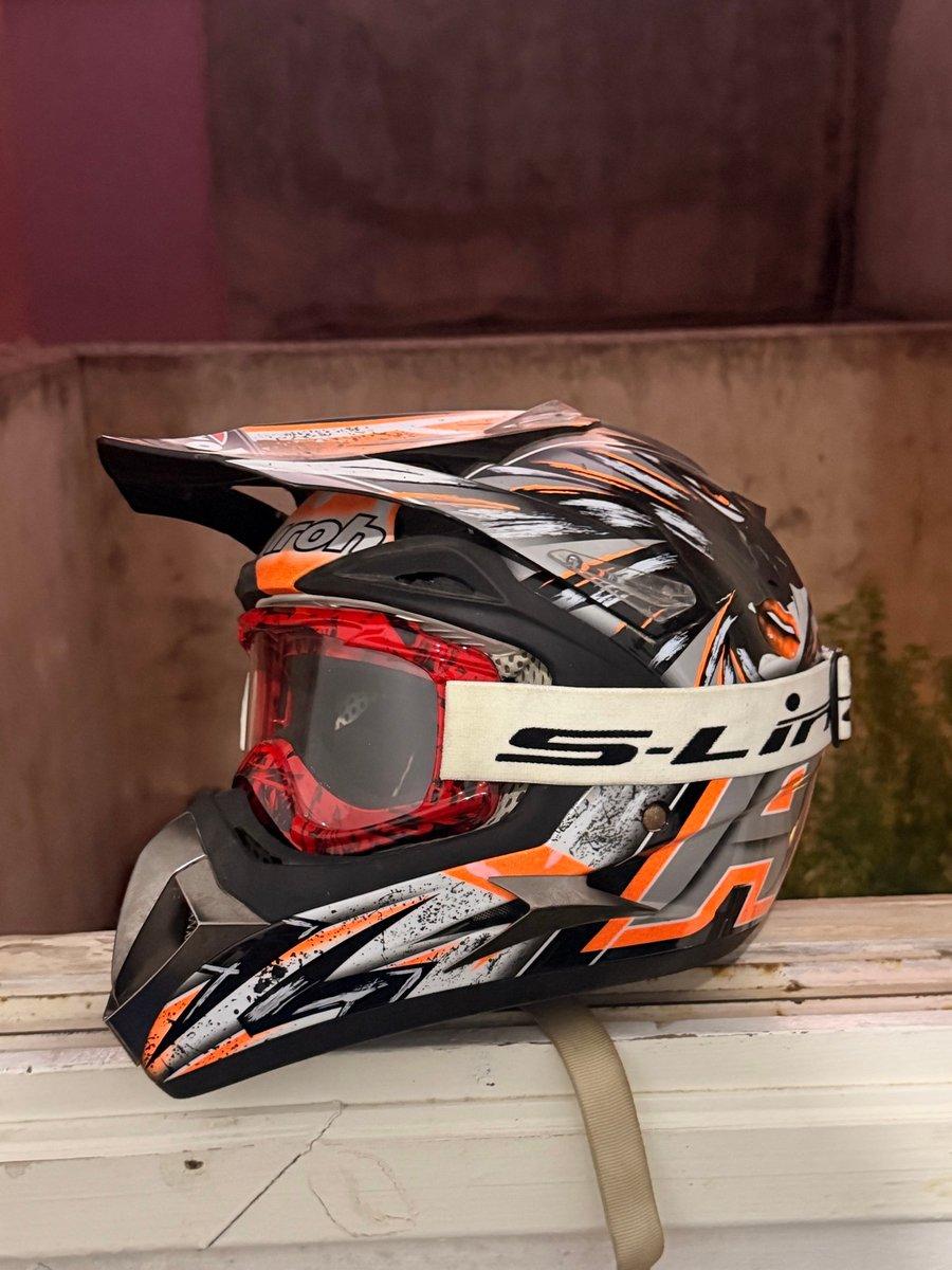 Casque cross Airoh original taille S + Lunette X-Line rouge État très bon, bagi n9i kima f tsawer, 2/3